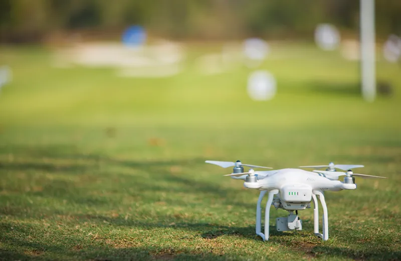 Drones de análisis multiespectrales para campos de golf